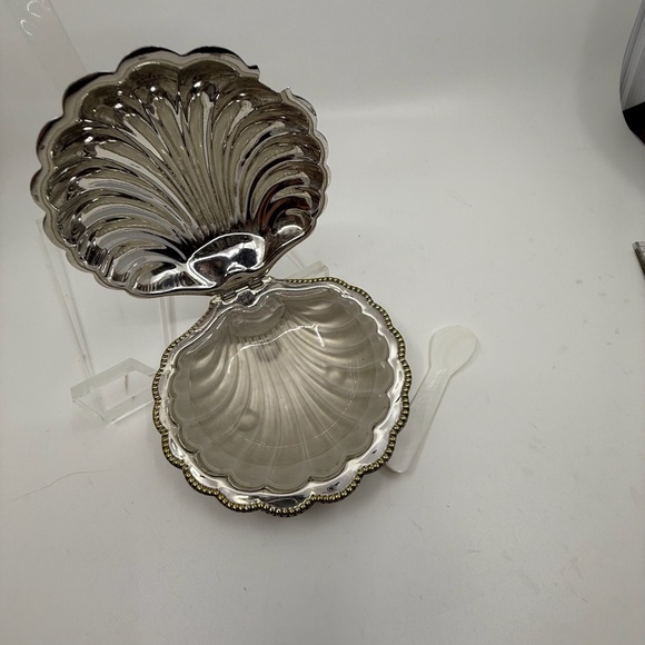 VINTAGE E & JL (E&J LEEK) SILVER PLATE CLAM SHELL BUTTER DISH W/ FROSTED GLASS - Picture 14 of 16